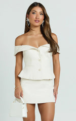 Aleena Skort - Boucle Mid Waist Fitted Mini Skort in Cream