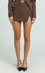 Larah Mini Skort - Mid Rise Leg Split Fitted Skort in Chocolate