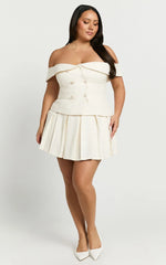 Maggie Mini Skirt - Pleated Mid Rise Boucle Skirt in Cream